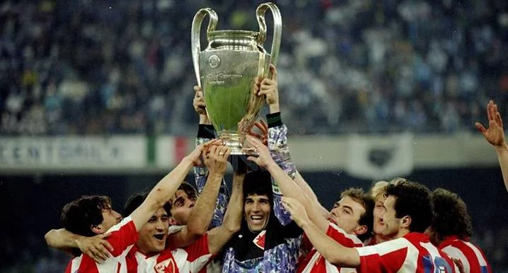 Футболисты ФК"Стяуа" празднуют победу в Кубке чемпионов