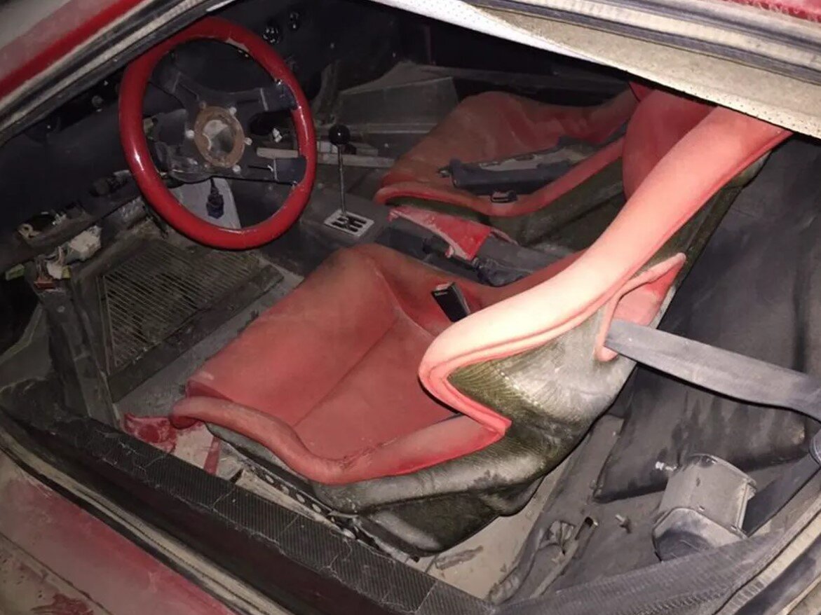 Печальное состояние Ferrari F40. Источник: drivetribe.com