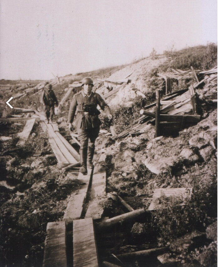 Фото с сайта ligovo-spb.ru: Урицк 1942-43. Насыпь железной дороги рядом с мостом через Сосновку.