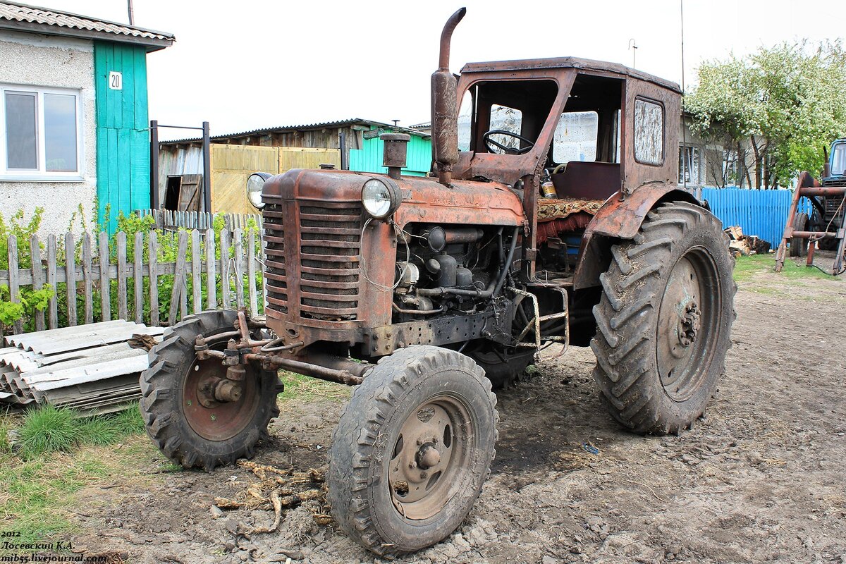 В советское, да впрочем, и в постсоветское время, самыми распространёнными в нашей стране колёсными тракторами были машины Минского тракторного завода, носившие знаменитую марку "Беларусь", которая...