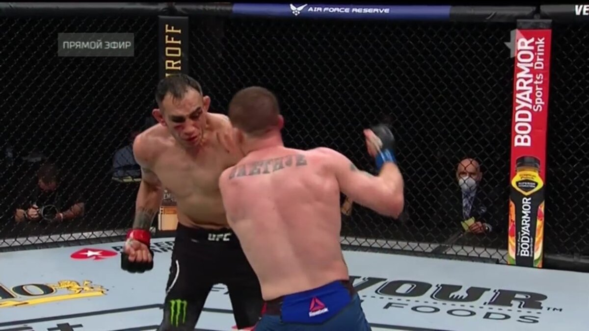 Тони пропускает мощные удары