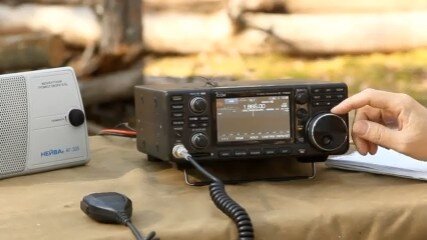 Icom IC-7300. Продолжение обзора и особенности трансивера. Радиосвязь из полевых условий.