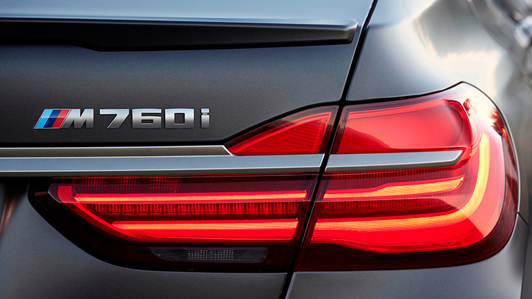 M760i вырабатывает 600 лошадиных сил и дает крутящий момент в 853 Нм