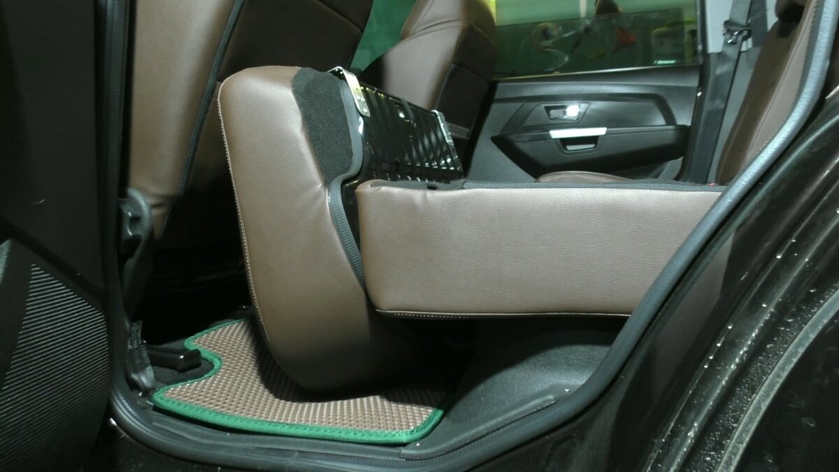 Теперь вот так. Это должно было быть с завода, но УАЗ, как всегда, не осилил.