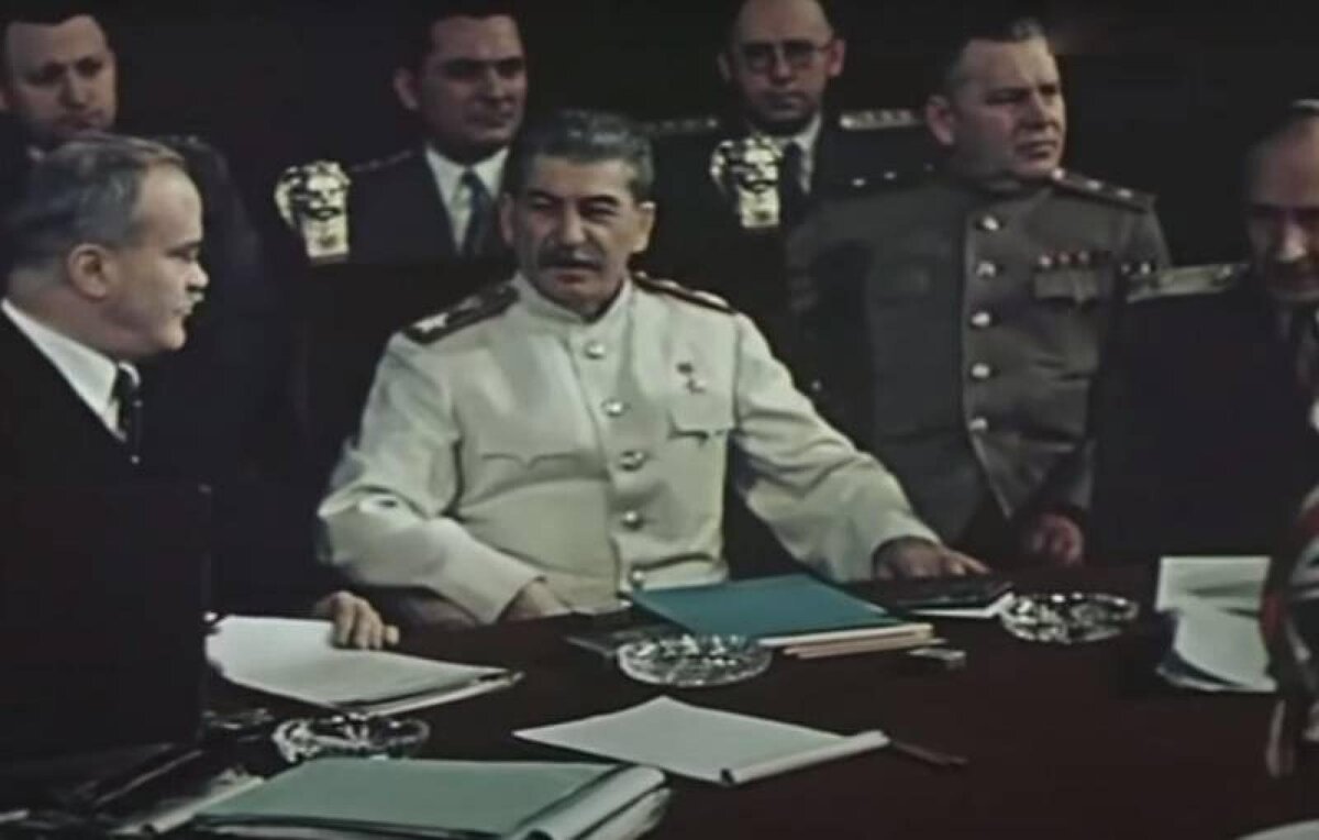 Иосиф Сталин на конференции
