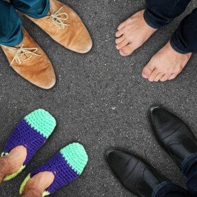 
Знакомая моей сестры одна воспитывала сына. Сейчас он взрослый 26-летний мужчина, у него сын от второго брака. Но  во втором браке снова встал вопрос о разводе. Причина - муж избивает жену.  