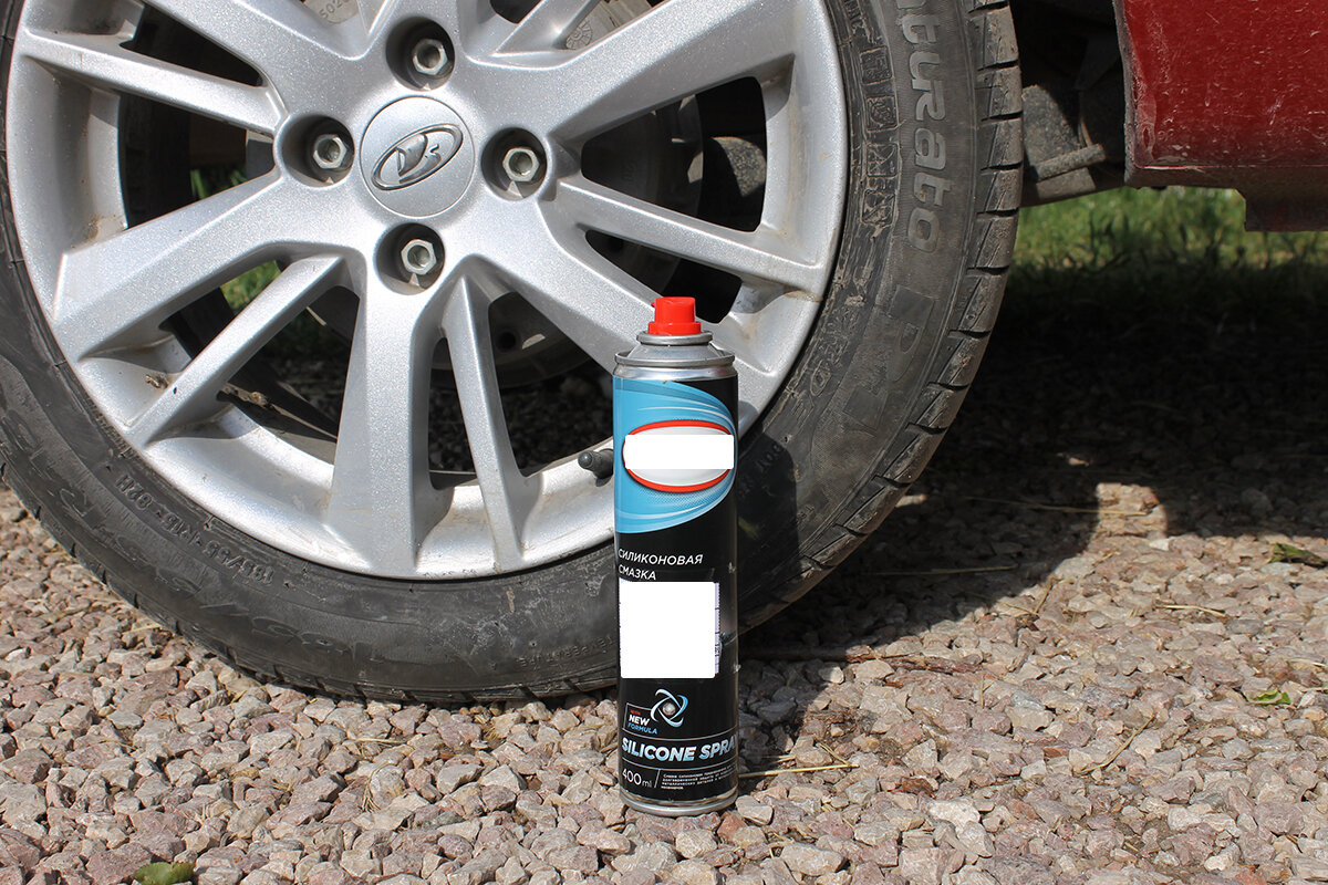 Баллончик смазки стоит 175-250 рублей в зависимости от бренда