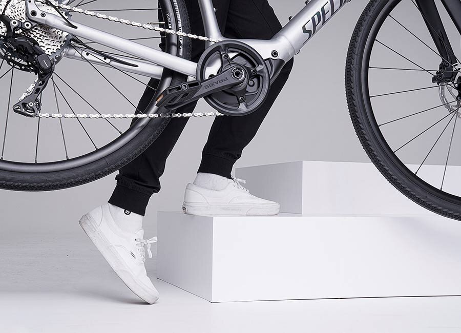 Велосипед Specialized Vado SL весом 14,9 кг с электроприводом 240 Вт и батареей 320 Втч позиционируется как транспортное средство, которое часто приходится переносить. 