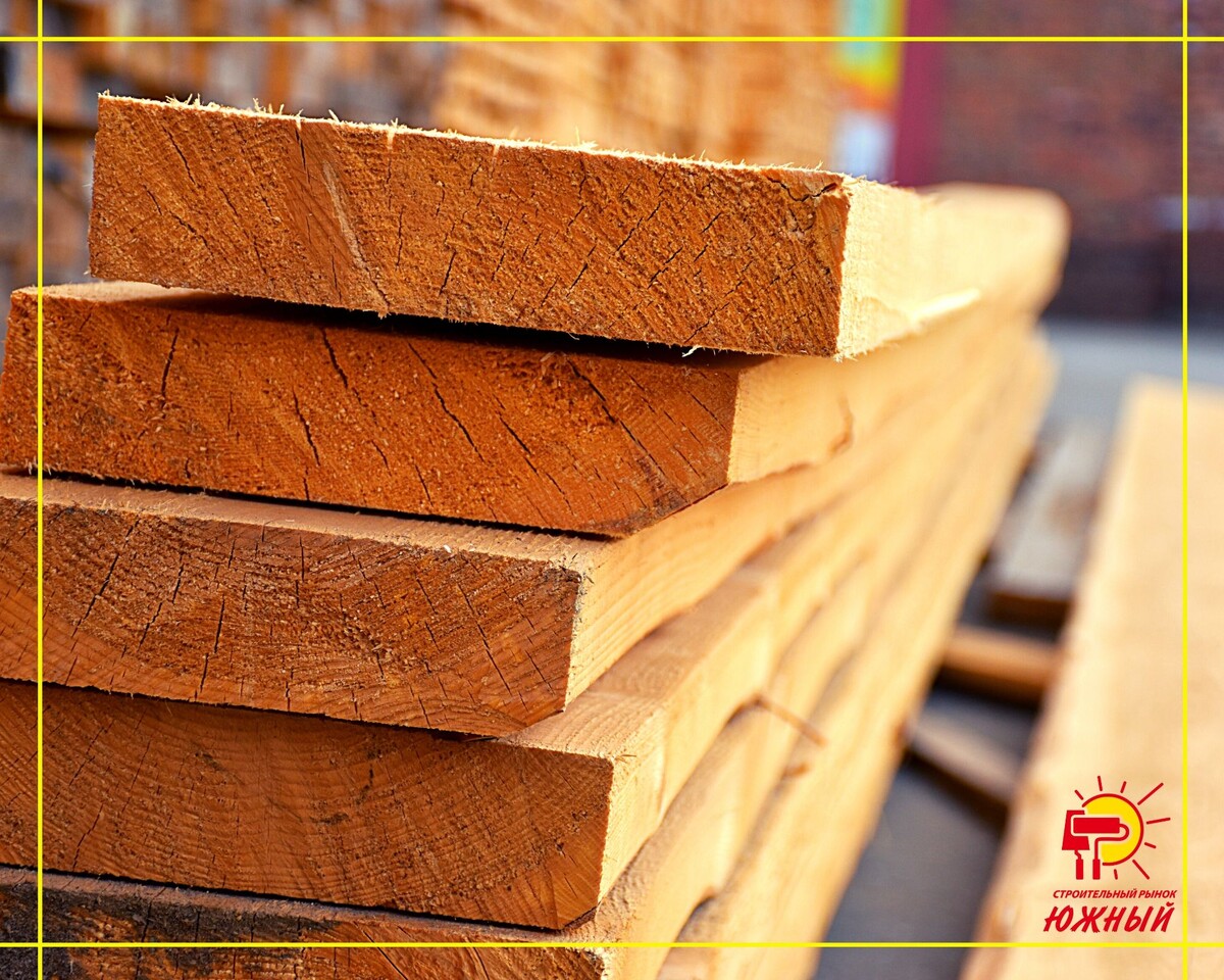 Продавцы торгующие пиломатериалами, на строительном рынке «Южный» июнь 2020.