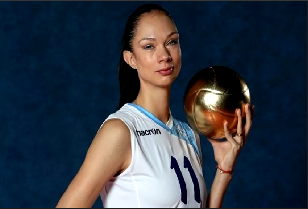 Рост - 202 см, вес - 80 кг, размер обуви - 49.