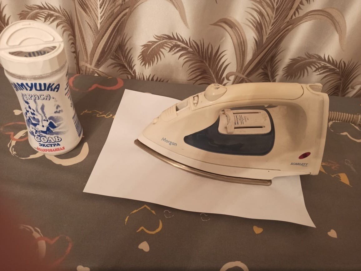 Фото сделано автором (проводим по соли в разные стороны)