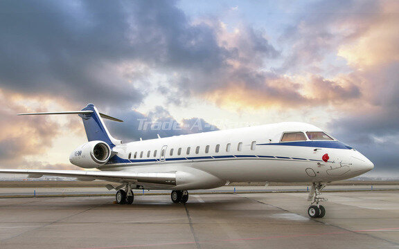 На десятом месте нашего рейтинга находится Bombardier Global Express – этот самолет принадлежит основателю Альфа-групп Михаилу Фридману. Был приобретен в 2005 году. 
Стоимость – 57 миллионов долларов.
Производство – Канада.
Самолет бизнес класса.
Предназначен для дальних перелетов.
Способен преодолеть огромные расстояния с одной дозаправкой.
В салоне: предметы из натуральной кожи, множество позолоченных частей интерьера, а также инструктированных ценными породами дерева.
Роскошная, комфортная обстановка, присущая богатым людям.