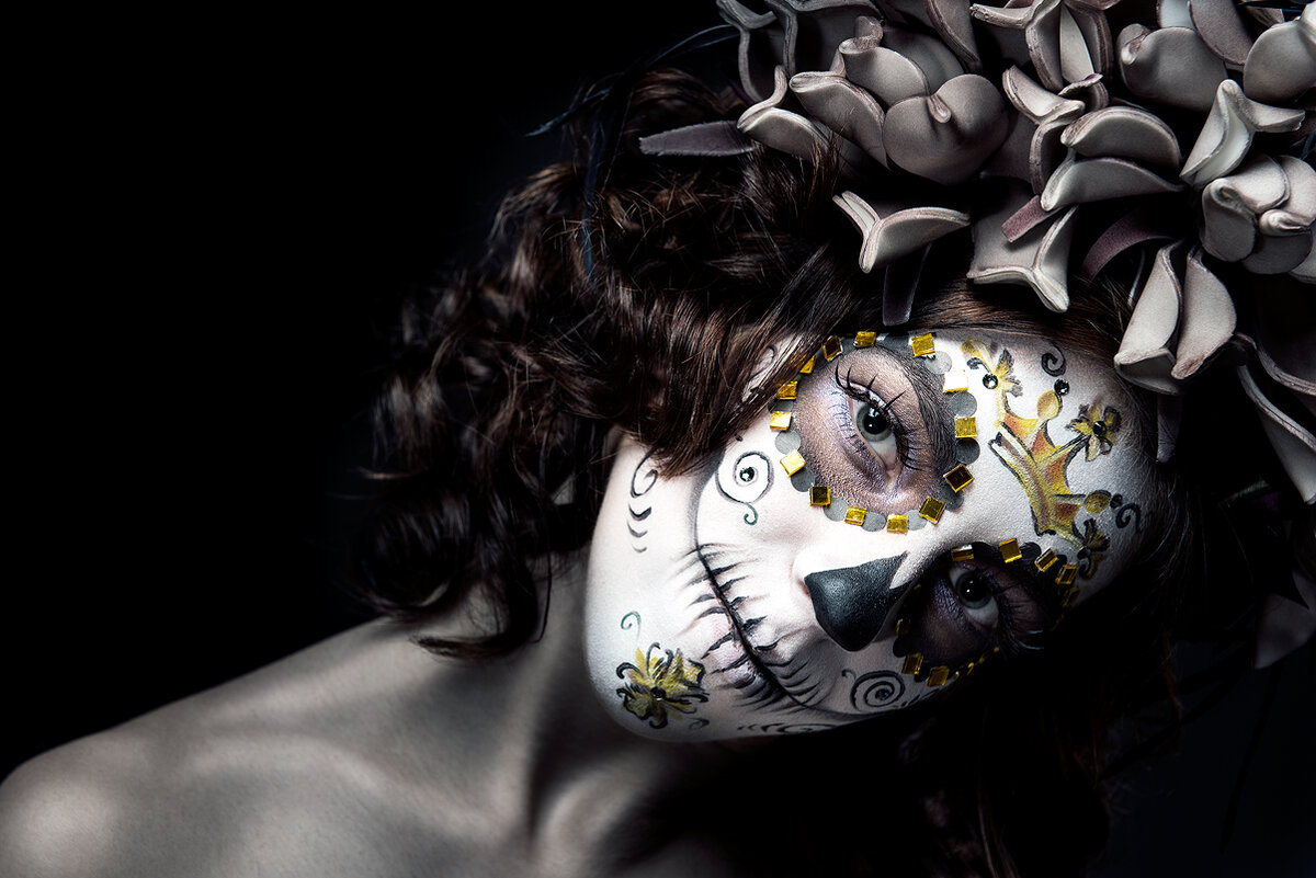 Фото с праздника El Día de Muertos. Люди верят, что в этот день мы можем узнать о нашем прошлом у наших умерших родственников.