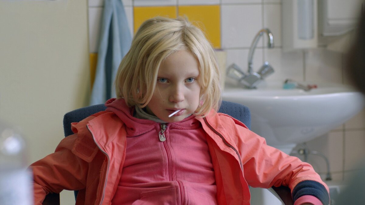 Кадр из фильма "Разрушительница системы", 2019 г.