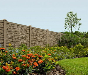 Данный тип кладки бута называют «диким», т.к. используется натуральный камень неправильной формы. Его связывают меж собой посредством цементного раствора. Размер применяемых камней может быть различным. Материал лучшего качества обычно кладут с лицевой стороны ограды. Однако в ходе транспортировки, а также обработки каменного материала остается довольно много не кондиции, которую выбрасывать жалко. В связи с этим мастера используют «дикую» кладку бута с внутренней стороны забора.