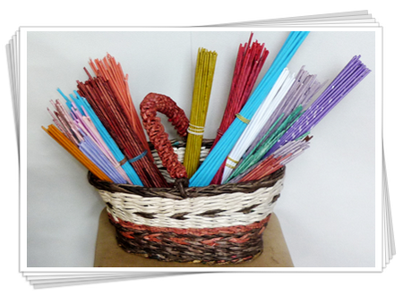 Чем красить газетные трубочки