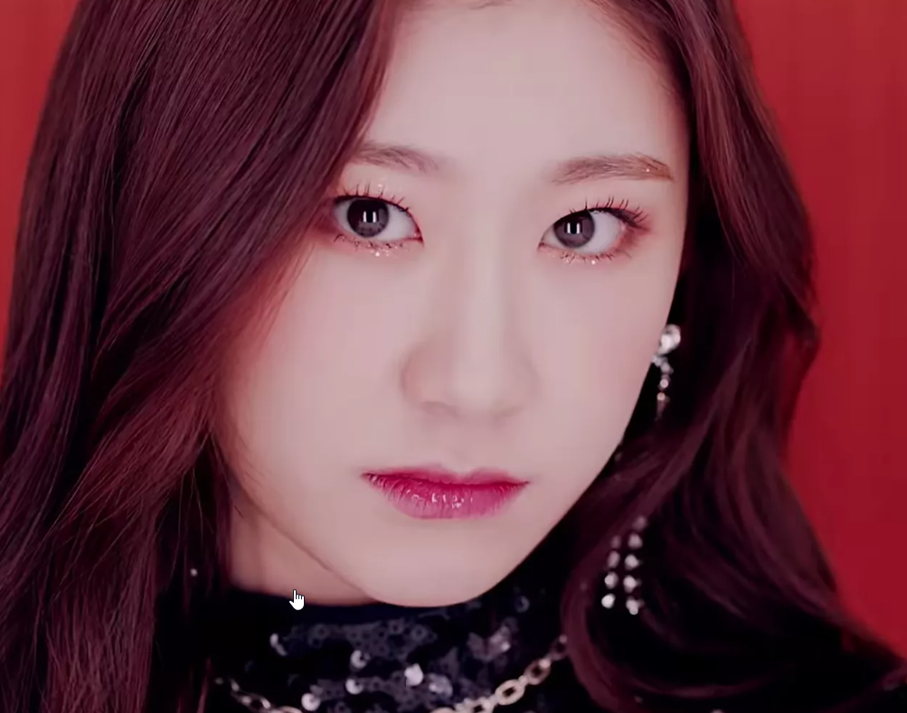 Группа Itzy черен. Itzy Chaeyoung. Itzy участницы черен. Ли черён Itzy.