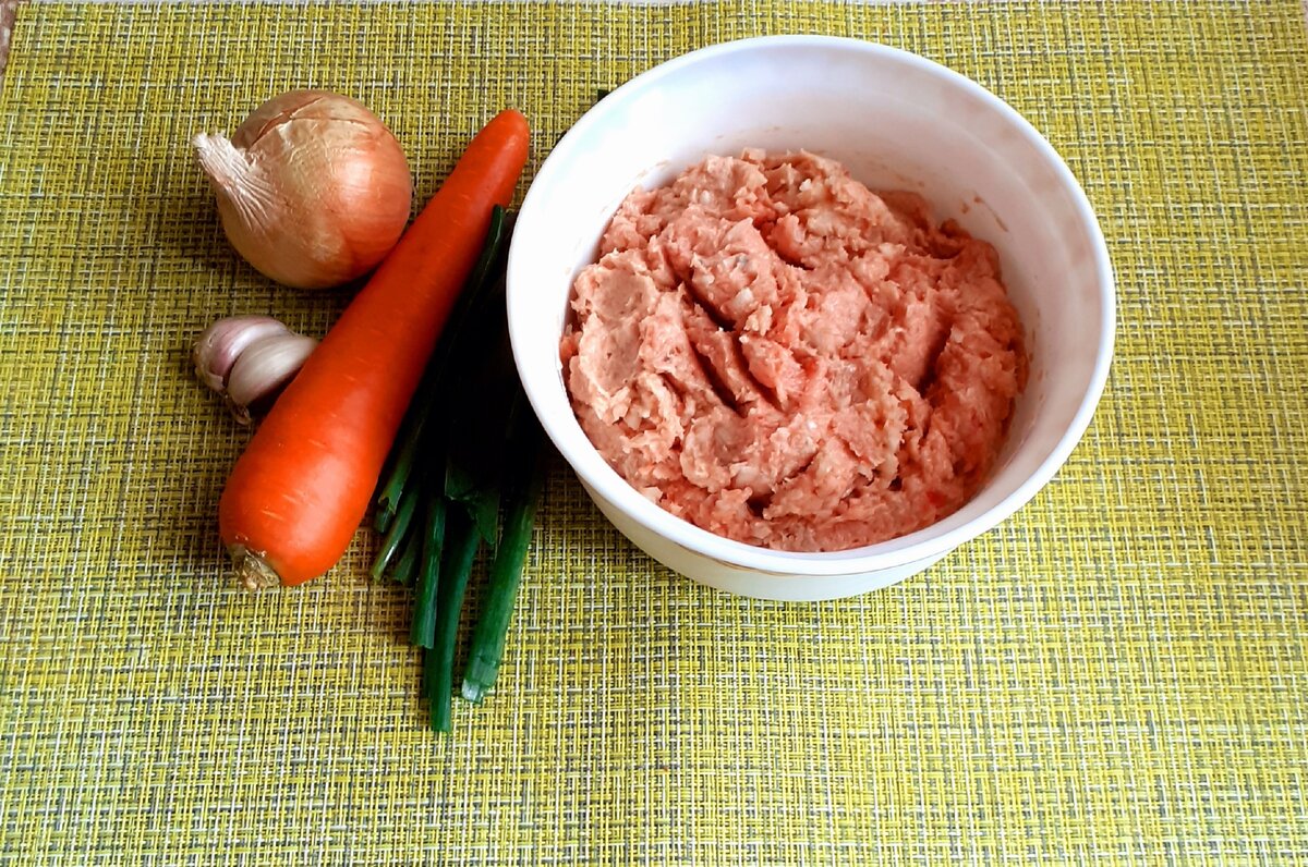 Дзен-канал"Вкусная идея"(фото автора) Филе горбуши и лук пропустить через мясорубку(блендером) 