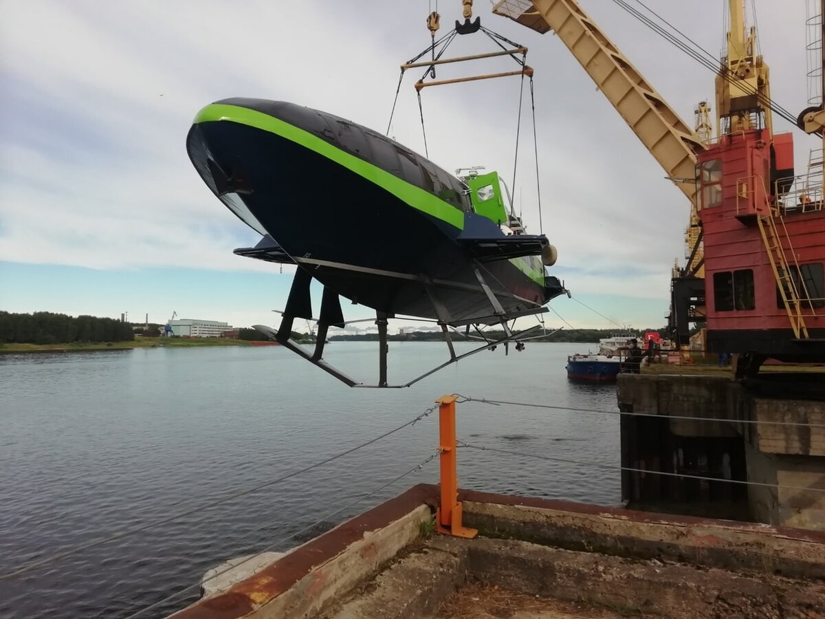 Погрузка третьего корпуса серийной Кометы в Рыбинске 