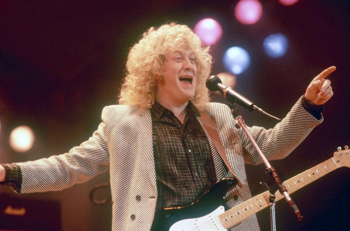 © DPA Picture Alliance. Нодди Холдер на гастролях в 1984-м году, правда, не в Лос-Анджелесе, а в Мюнхене. Красных глаз не видно.