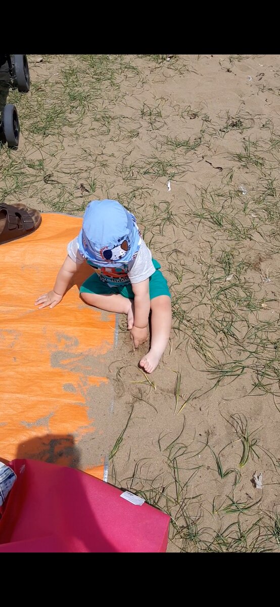 С сыном на море