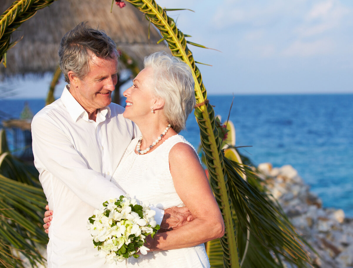 красивые взрослые пары. замуж в 50 лет. знаменитые люди замуж после 40. поздний брак. семейные пары.