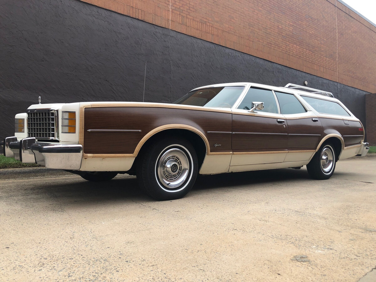 Ford Country Squire Station Wagon 1977