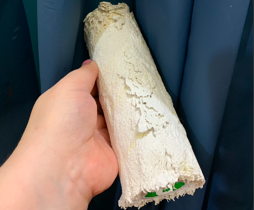 окаменевший когда-то пушистый валик