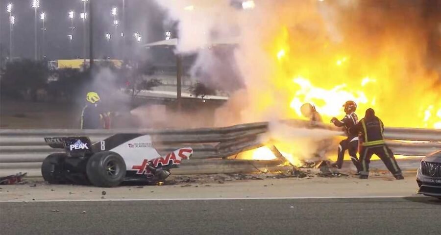 Вчера на этапе в Бахрейне в самом начале первого круга гонки пилот Haas Ромен Грожан потерял управление над болидом и на скорости около 250 км/ч влетел в рельс безопасности, а начавшийся в это же...
