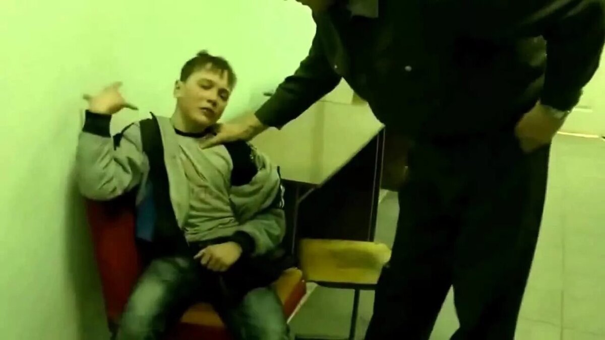 "Щас дедушке позвоню , он вас всех .."