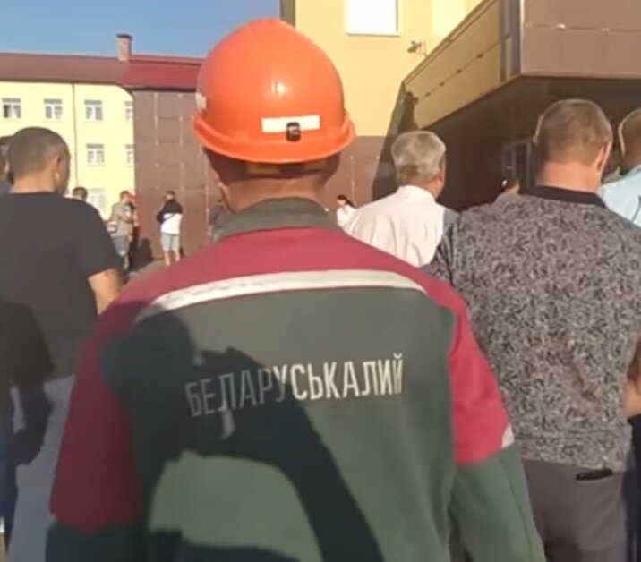 Шахтер на стачке с видео источника.