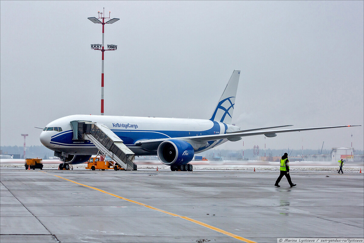 Boeing 777F ABC в аэропорту Шереметьево