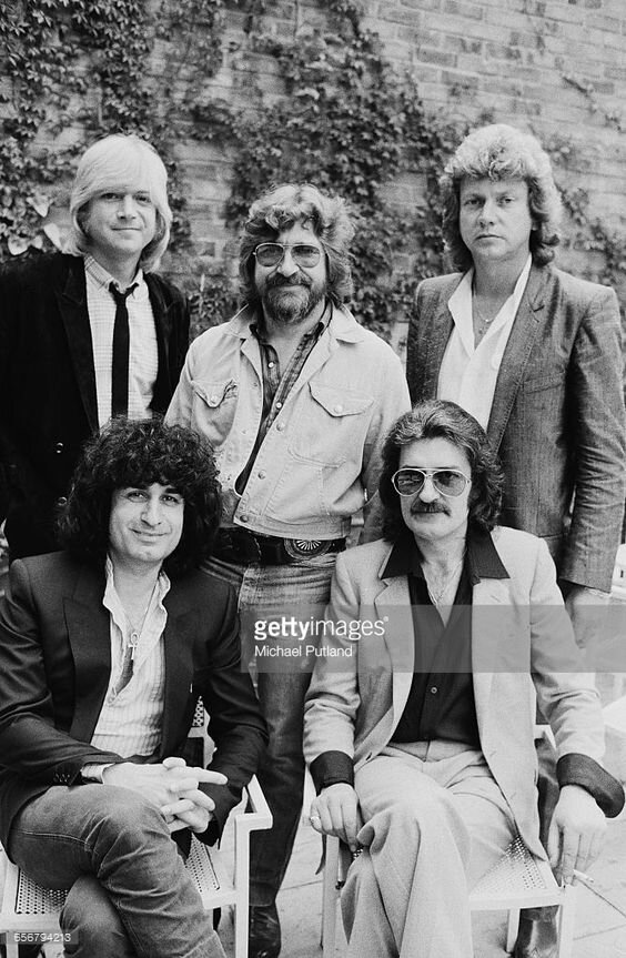 Третий состав группы (1978-1991), слева направо, верхний ряд: Джастин Хэйворд, Грэм Эдж, Джон Лодж, нижний ряд - Патрик Мораз, Рэй Томас, фото 1991 года (источник: https://www.pinterest.ca/pin/180284791317387684/)