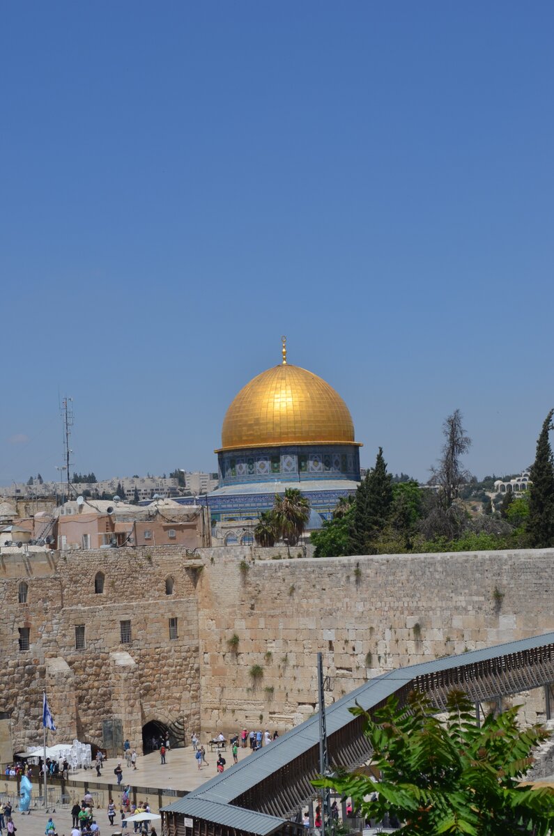 Вид на Стену Плача и мечеть Купол Скалы. Фото автора. 