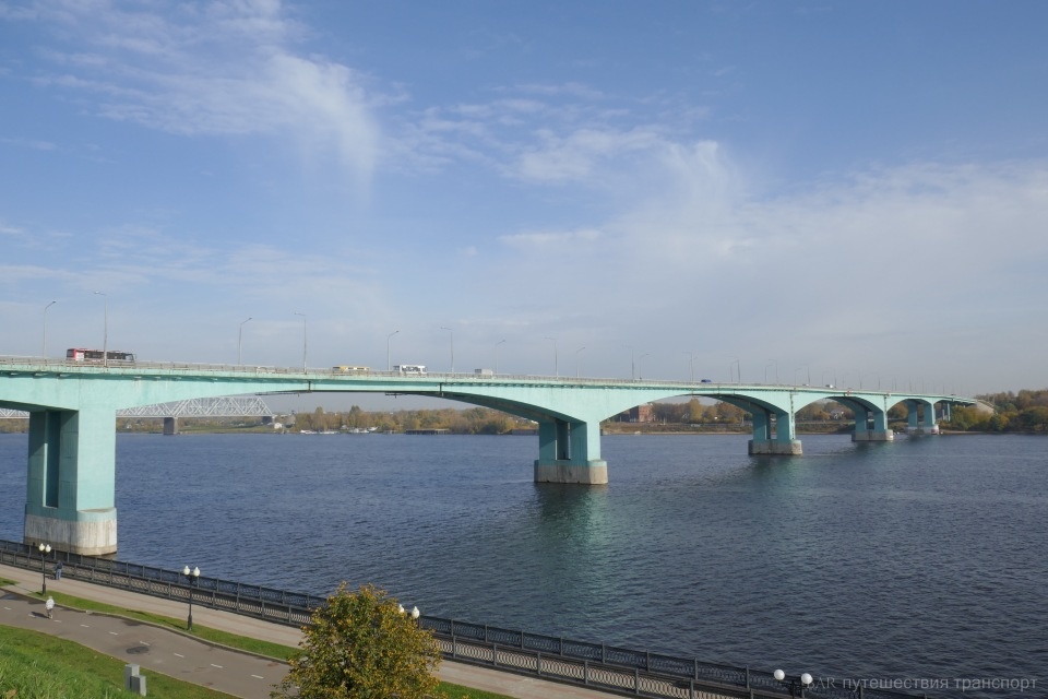 Октябрьский мост через Волгу, открыт в 1966 году.