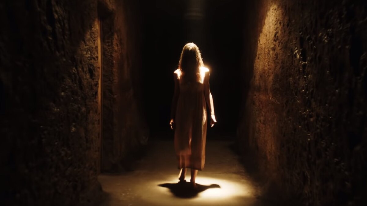 Девушка в доме лабиринте как называется. Девушка в лабиринте 2019. Девушка в доме лабиринте как называется. Уэс болл бегущий в лабиринте. Сокровище да винчи квест ульяновск.