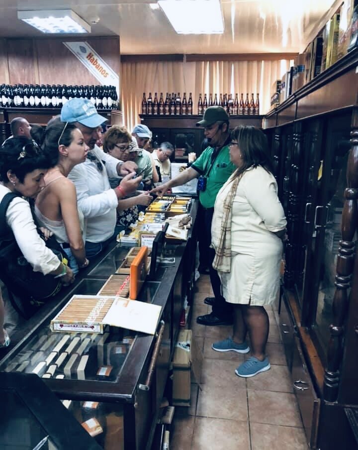 Моё фото. Винно-табачный магазин сувениров в Гаване