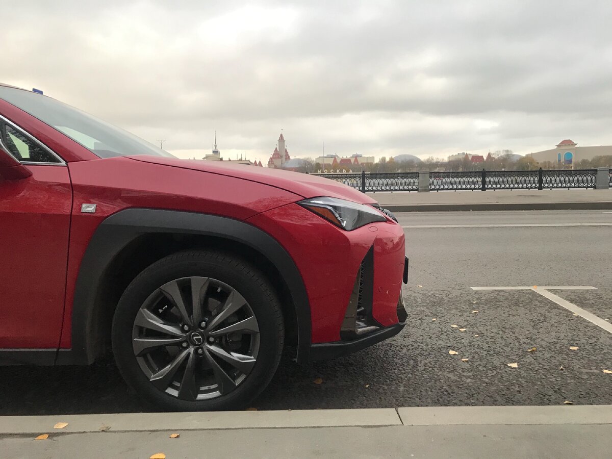 Как японцы опровергли законы физики! Или большой тест гибрида Lexus UX 250  H. | АвТОгус | Дзен