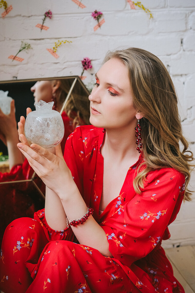 Вера Попова, художник-прикладник по специальности художественное стекло, лэмпворкер