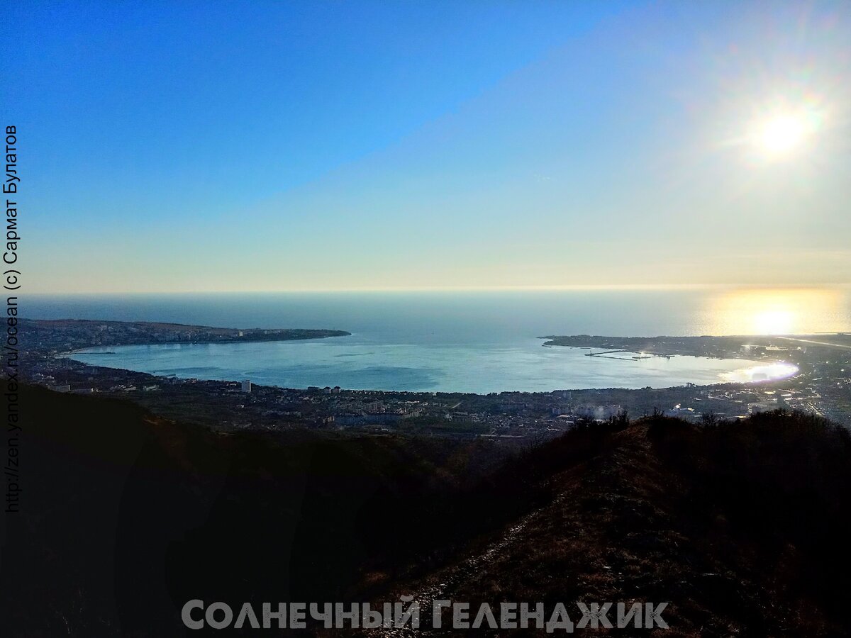 Вид на Геленджикскую бухту с горы Плоская