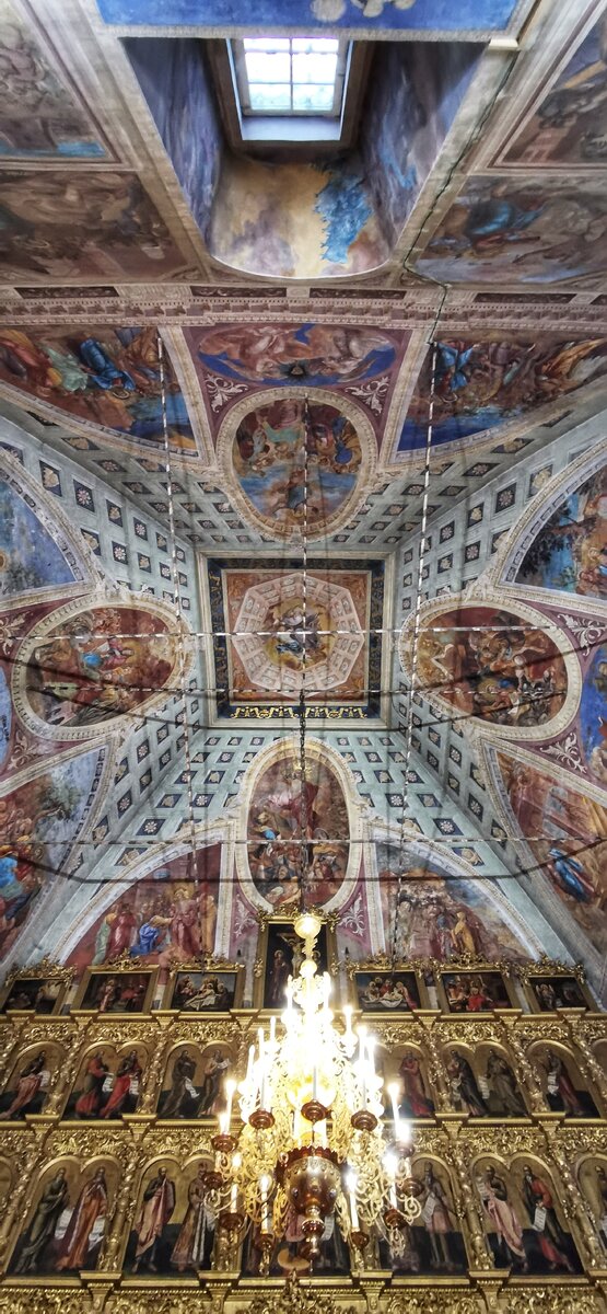 Фотография большая, но выкладываю весь купол, чтобы вы оценили