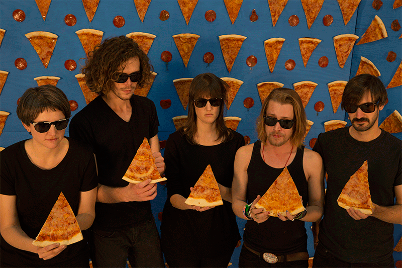 Полный состав группы The Pizza Underground. https://thepizzaunderground.tumblr.com.