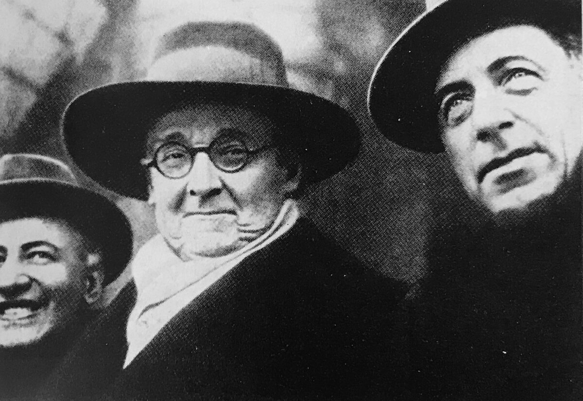 Встреча на вокзале. С Таировым и Мейерхольдом