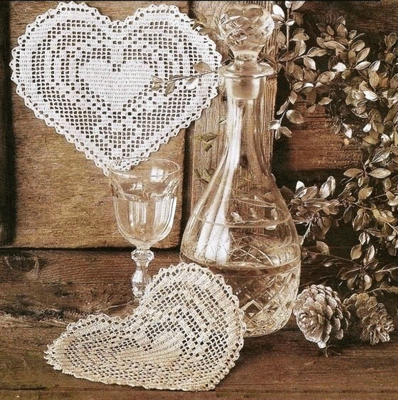 Салфетка сердечко в филейной технике.