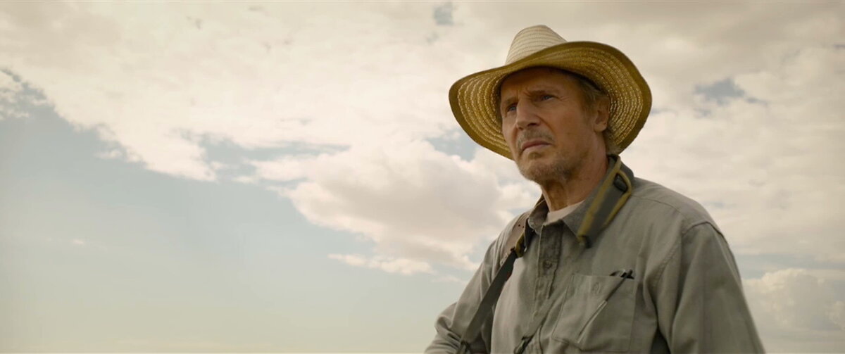 Джим был лучшим профессиональным снайпером, но теперь он оставил войны позади и ведет уединенную мирную жизнь. Покою приходит конец, когда он решает вступиться за беззащитного мальчика, случайно ставшего свидетелем преступлений могущественного наркокартеля. С этого момента Джиму предстоит в одиночку противостоять киллерам, используя все свои боевые навыки.