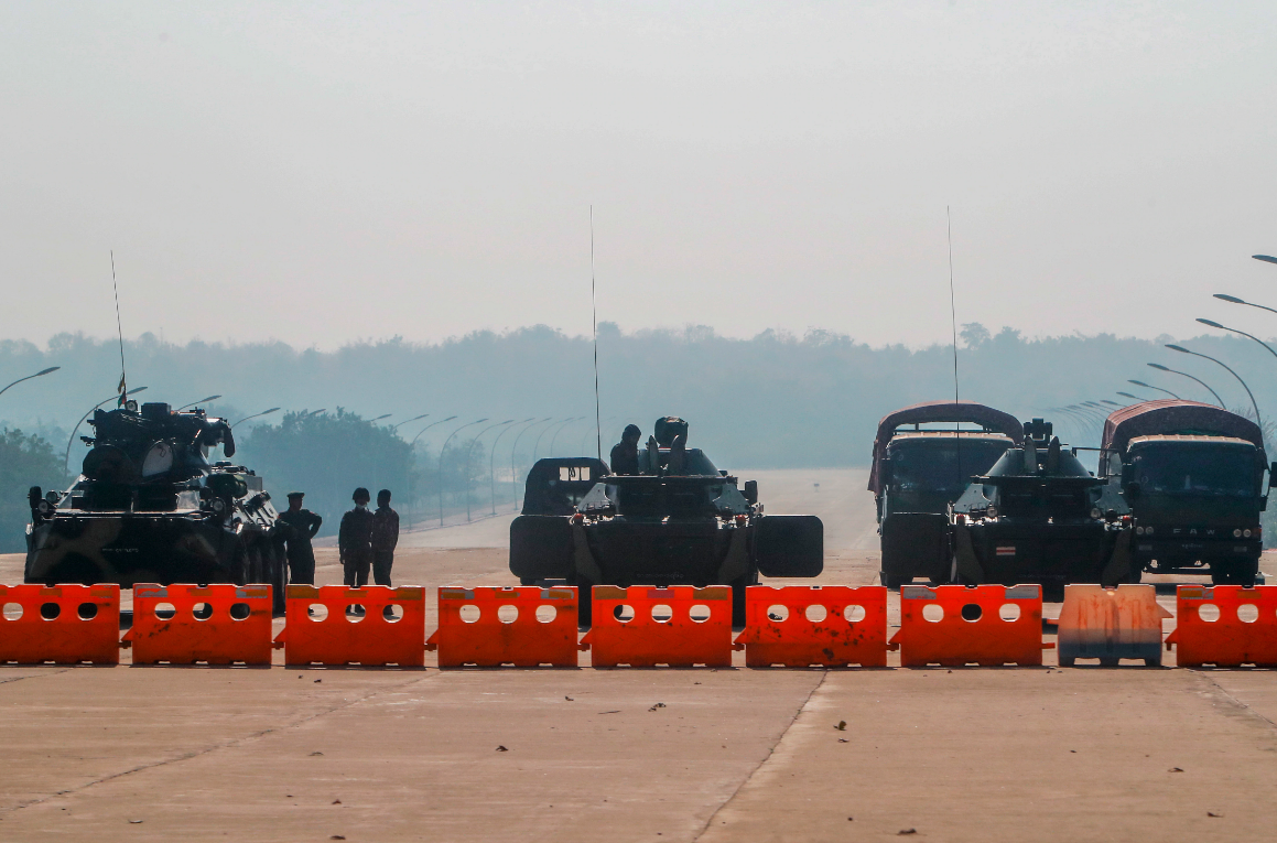 КПП военных в Мьянме на дороге в Нейпьидо. https://www.voanews.com/east-asia-pacific/myanmar-democracy-party-calls-release-aung-sang-suu-kyi-president-others#&gid=1&pid=2