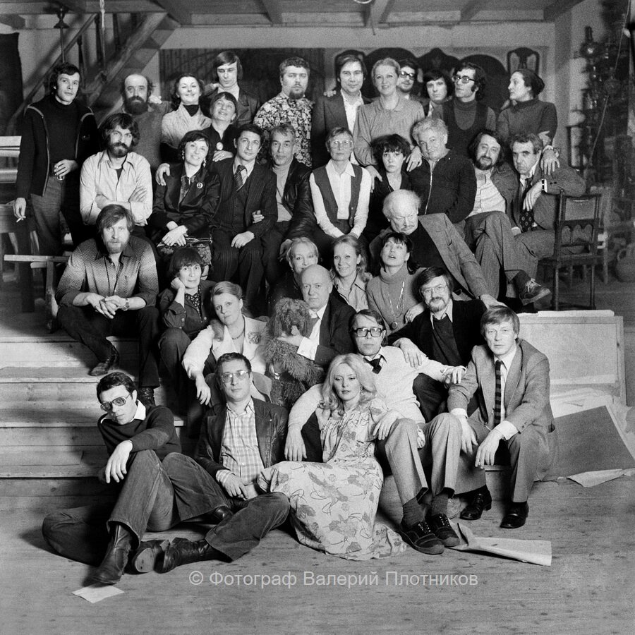 БОРИС МЕССЕРЕР с Беллой Ахмадулиной в мастерской с гостями