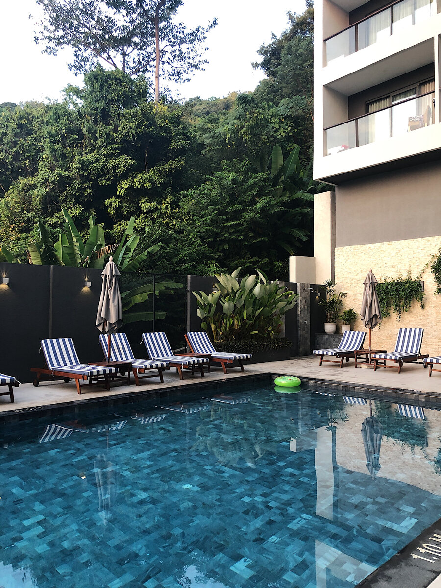 На фото - Тайланд, отель IKON на карон-бич. Из последнего отпуска на жарком курорте, январь 2020