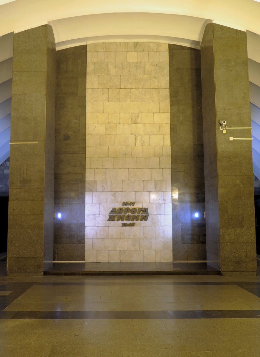 станции метро «Ладожская»