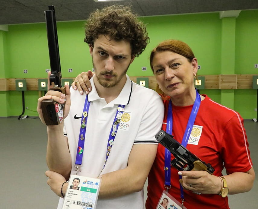 Олимпийская чемпионка 1988 года 50-летняя Нино Салуквадзе выступает вместе с сыном 21-летним Цотнэ Мачавариани